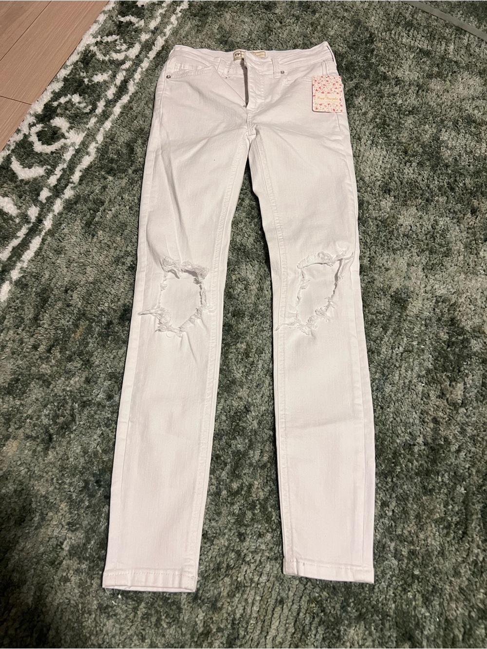 NWT Free People Women’s White Distressed Skinny Jeans Size 24